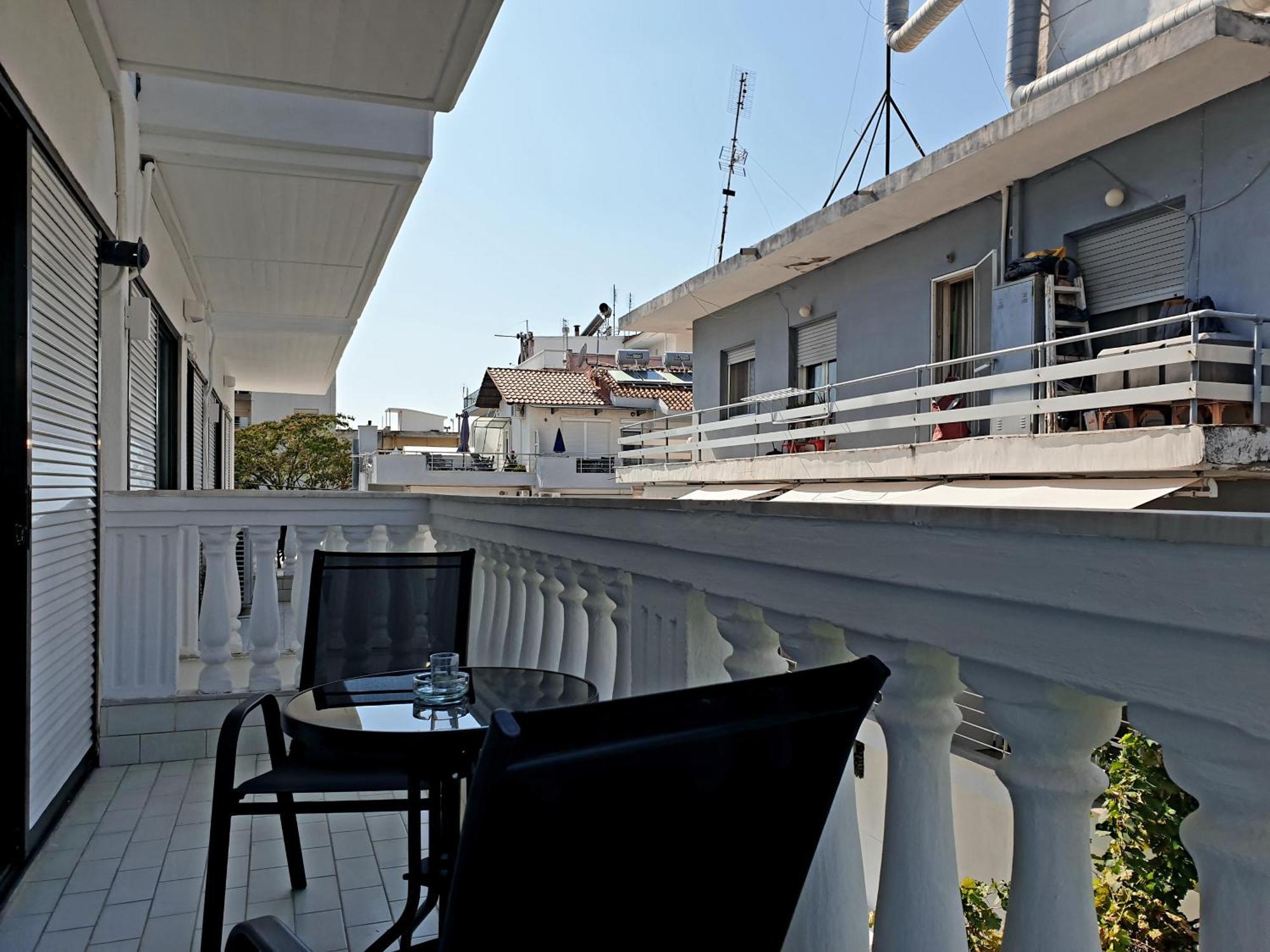 Eantos Studios And Suites Peraia  Exterior photo